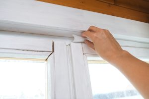 How Replacement Window Contractors Address Drafts in Older Coastal Cottages